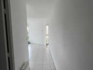 APPARTEMENT - 2 CHAMBRES - TERRASSE - PARKING A ENVERMEU — photo 4