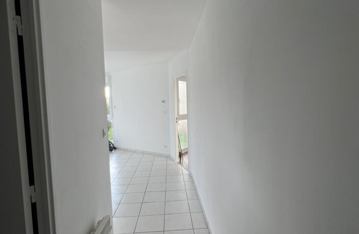 APPARTEMENT - 2 CHAMBRES - TERRASSE - PARKING A ENVERMEU — photo 4