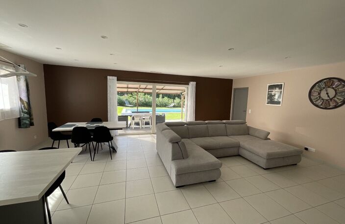 Villa — photo 2