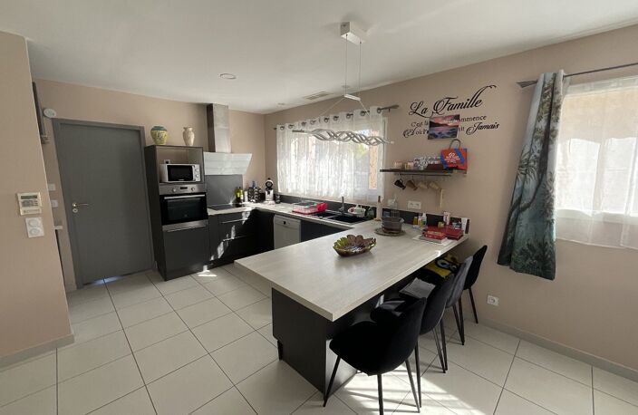Villa — photo 3