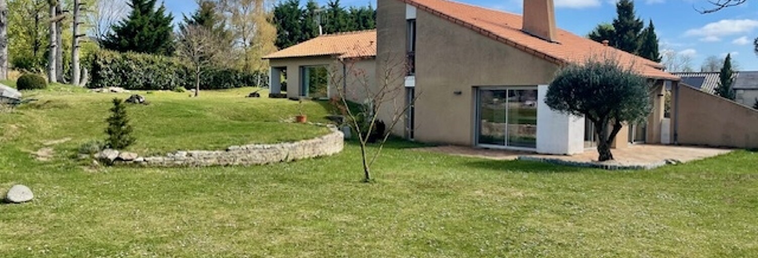 Maison 9 Pièces 226 m² à vendre à Saint-Genest-d'Ambière (86140)