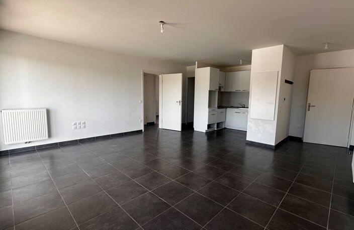 Location appartement 4 pièces 79 m² à Bayonne (64100) — photo 2
