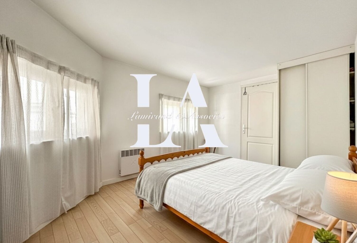 Duplex de charme sur cour -  Rue des Petites Écuries — photo 1
