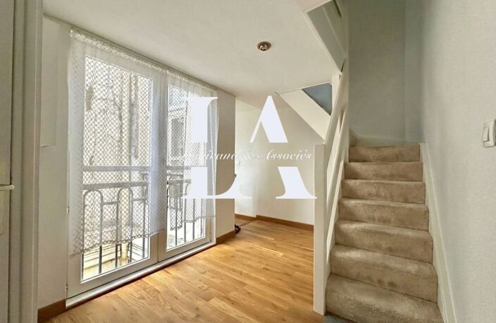 Duplex de charme sur cour -  Rue des Petites Écuries — photo 2