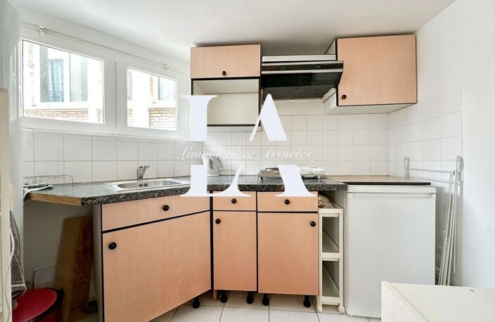 Duplex de charme sur cour -  Rue des Petites Écuries — photo 3
