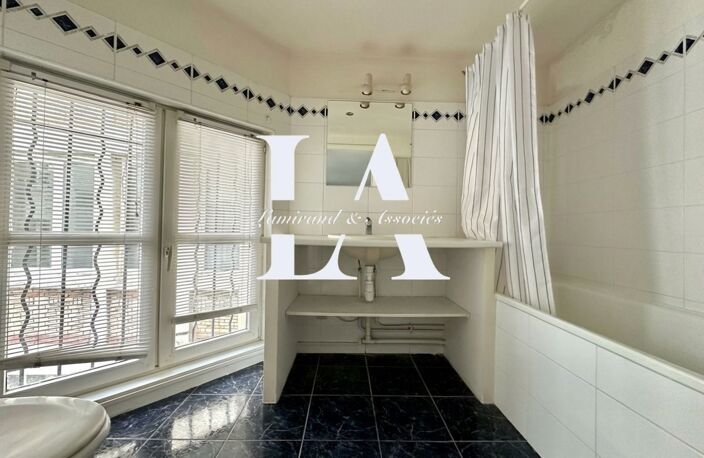 Duplex de charme sur cour -  Rue des Petites Écuries — photo 4