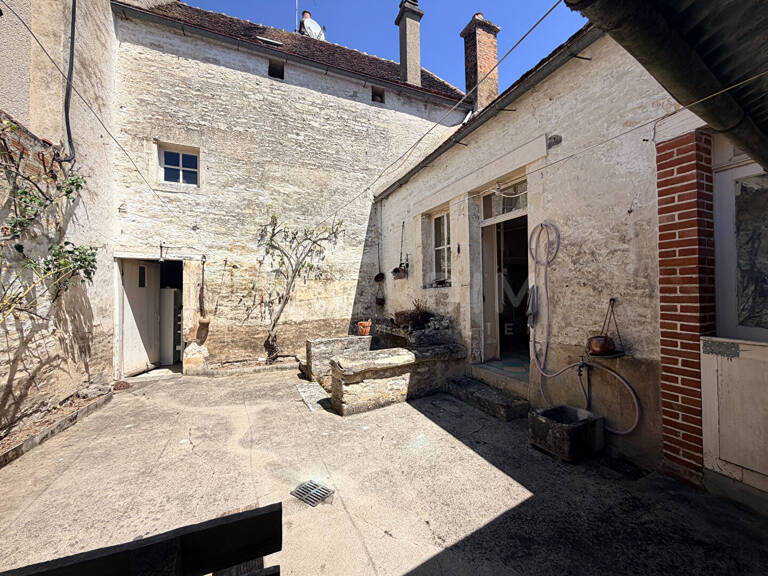 Maison de village Tanlay en pierre à rénover — photo 1