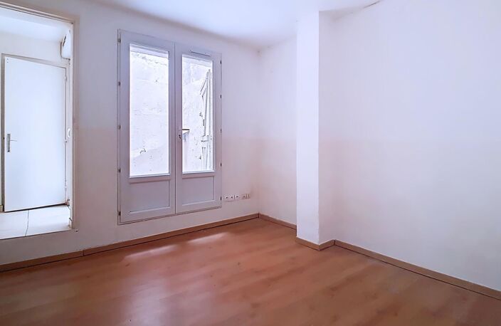 Lot de 2 appartements :  studio + T2 rénové avec petite cour — photo 3