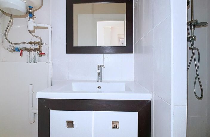 Lot de 2 appartements :  studio + T2 rénové avec petite cour — photo 4