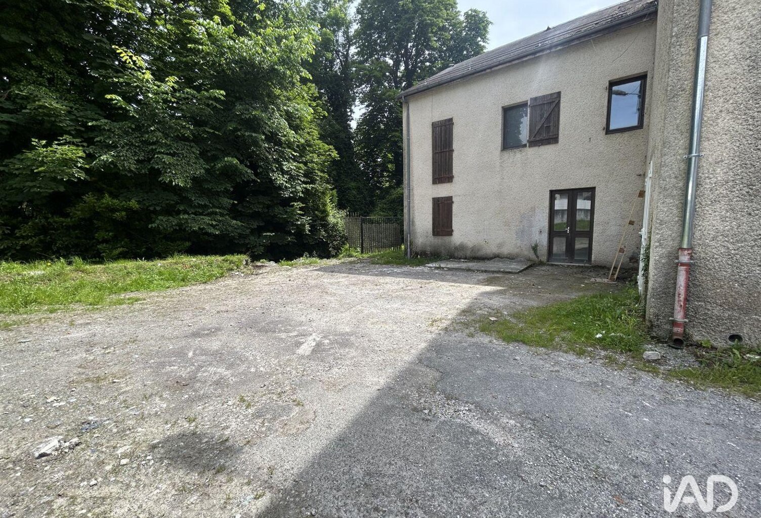 Vente Local d'activités 140 m&sup2; — photo 1