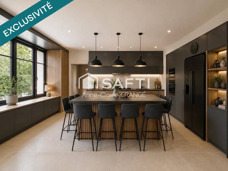Maison à réinventer  De beaux volumes et un véritable potentiel aux portes des Alpes Mancelles — photo 1