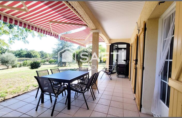 Maison T5 de 110m²,  trois chambres, veranda, terrasses, jardin de 3004m² arboré et clos, deux garages et un abri couvert, terrain picinable. Construction année 2006. — photo 3