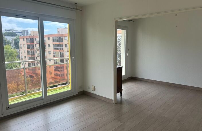 Appartement très lumineux, lumière traversante, rénovation soignée — photo 2