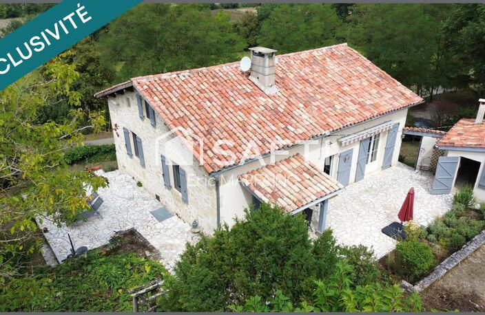 Maison en pierre, vue nature à 360° — photo 2