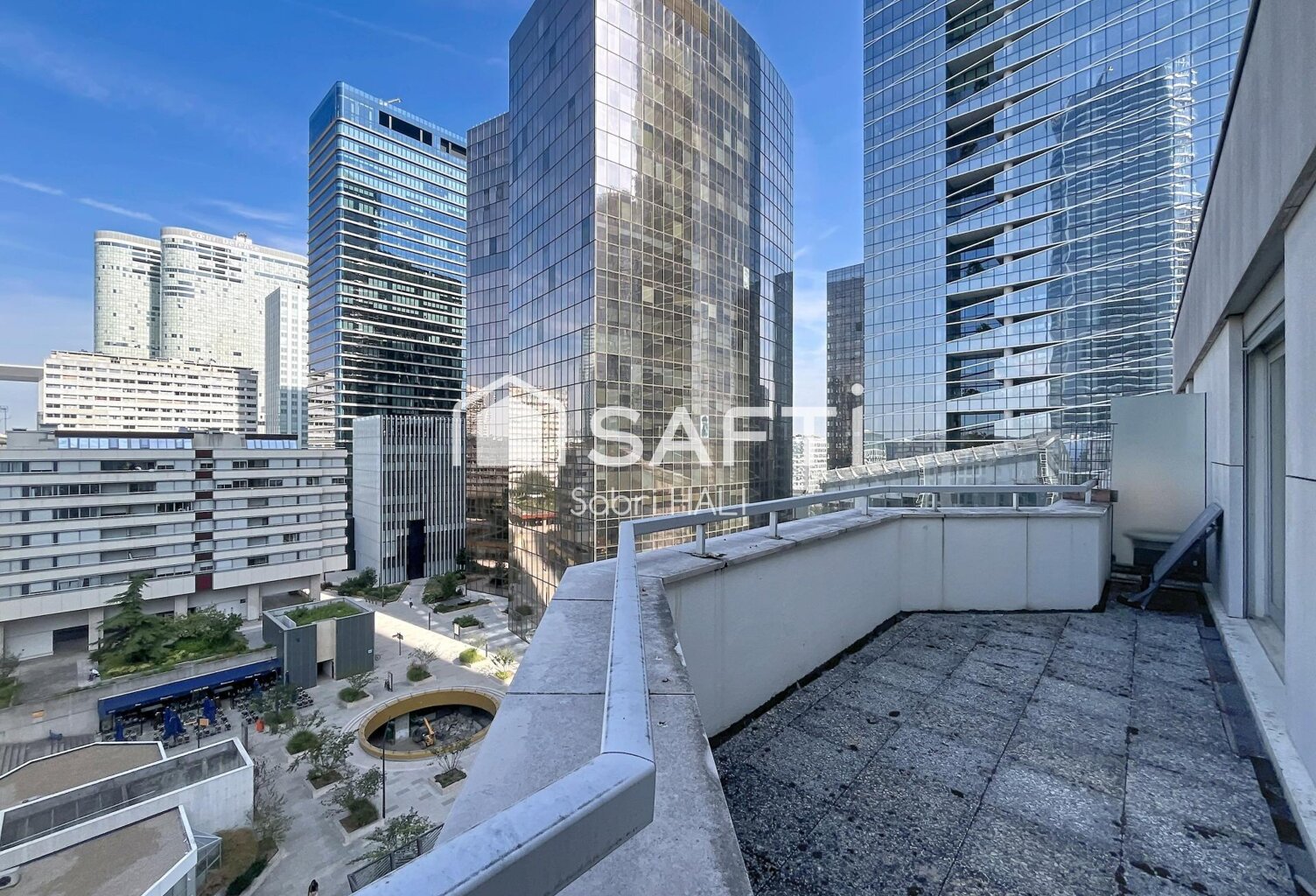 Au cœur du prestigieux quartier d'affaires de La Défense, Studio d'environ 32 m² avec une terrasse de 10m², 9? et dernier étage d'une résidence de standing — photo 1