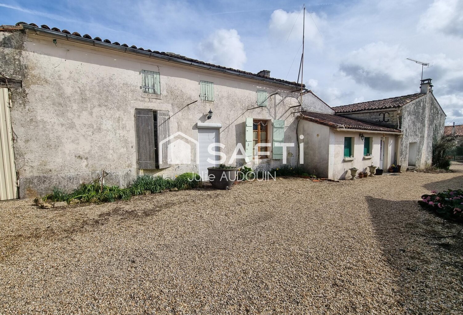Ensemble immobilier - gourvilette — photo 1