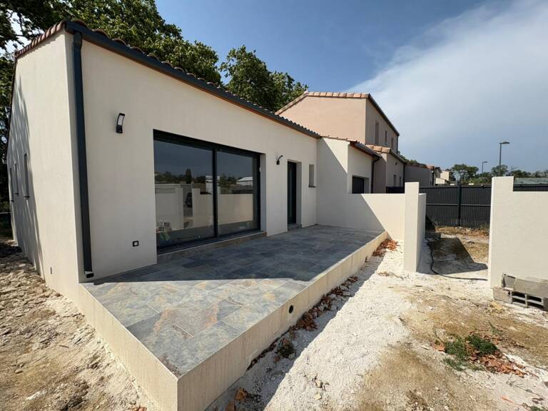 Villa — photo 1