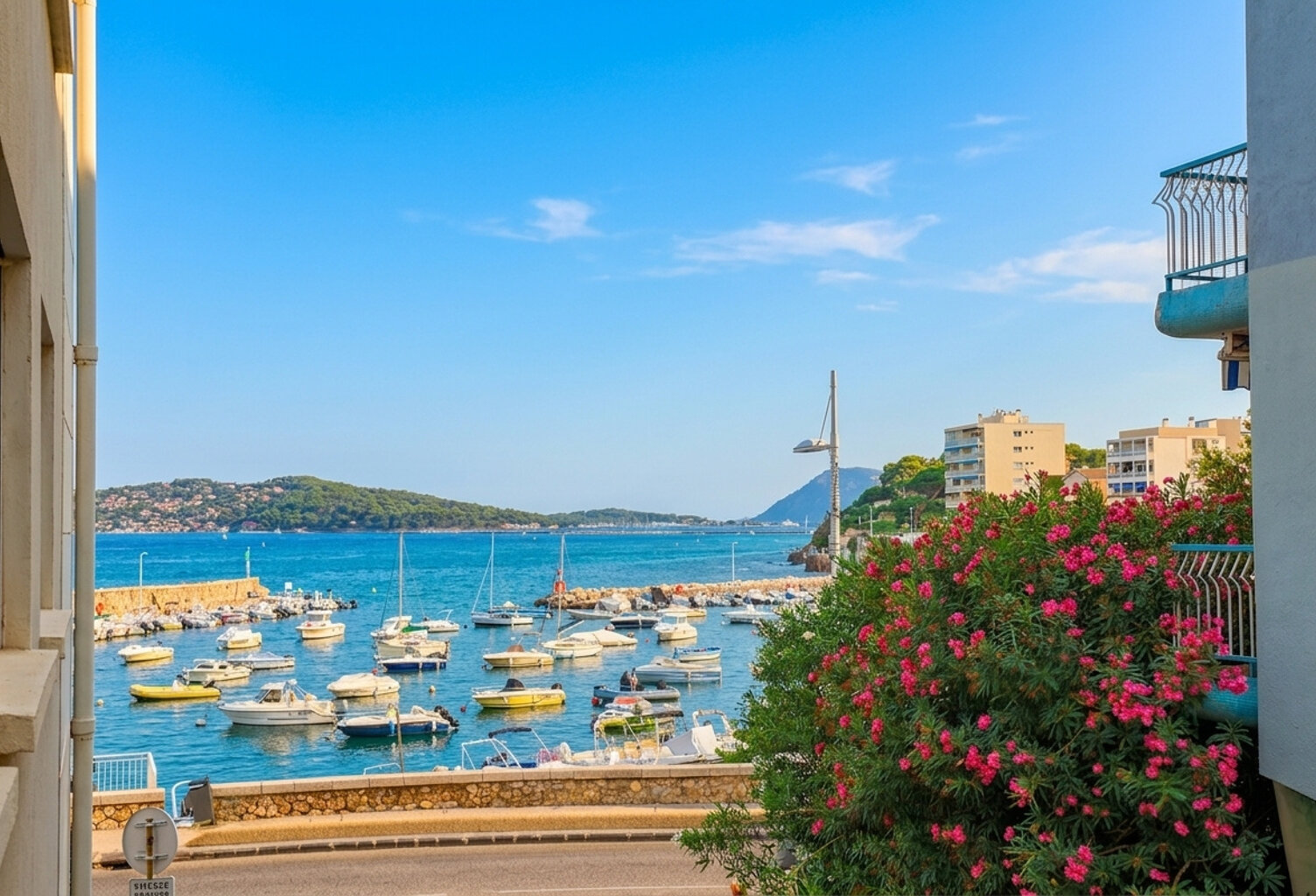 M2323 - TOULON - Le Mourillon - Appartement T5 - Balcon vue mer - Box — photo 1
