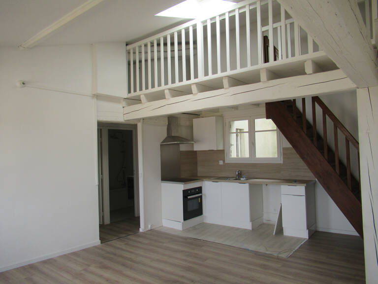 CENTRE VILLE CASTELNAUDARY APPARTEMENT TYPE 3 BIS MEZZANINE ENTIÈREMENT RÉNOVE — photo 1