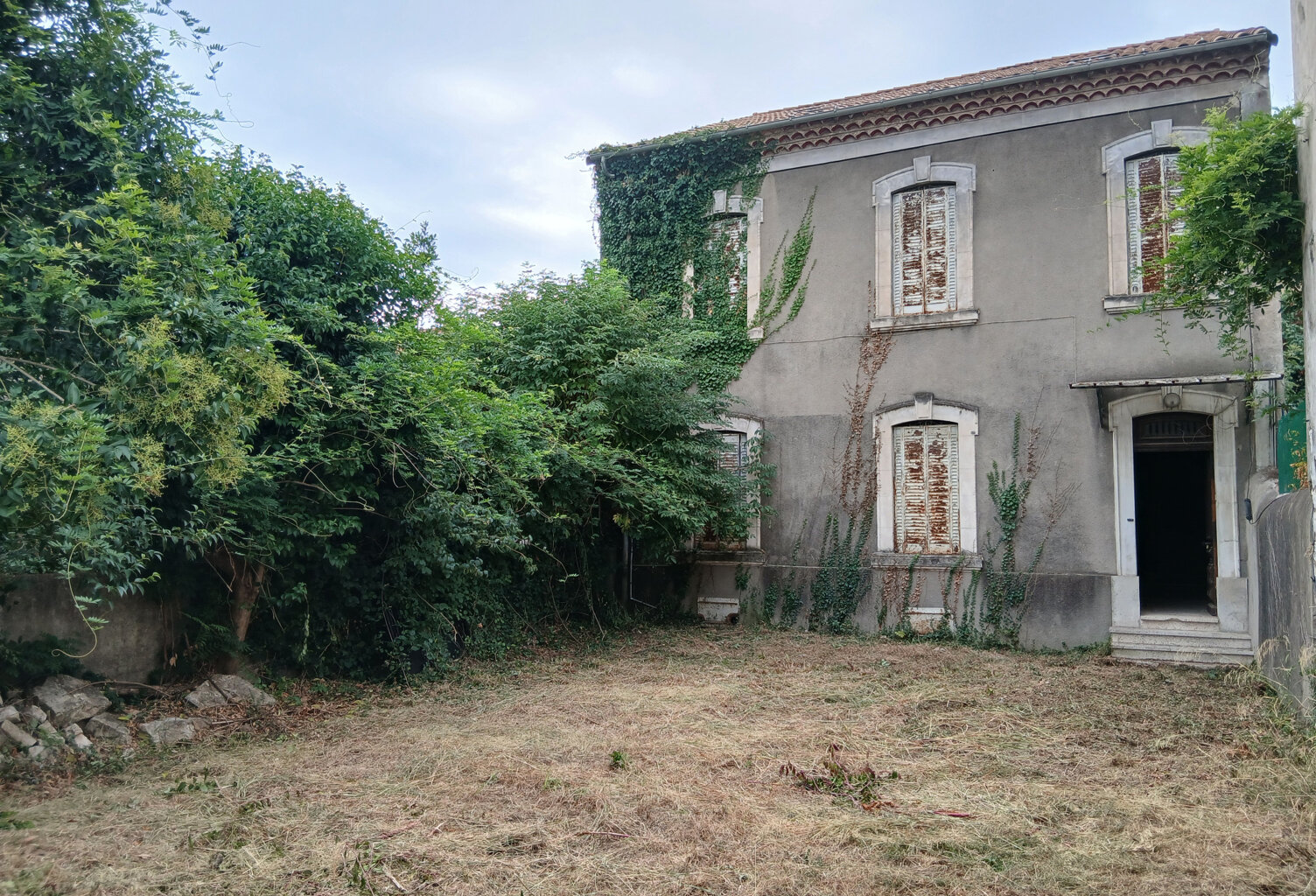 VENTE - MAISON - 12 pieces - 420 M2 - ALES — photo 1