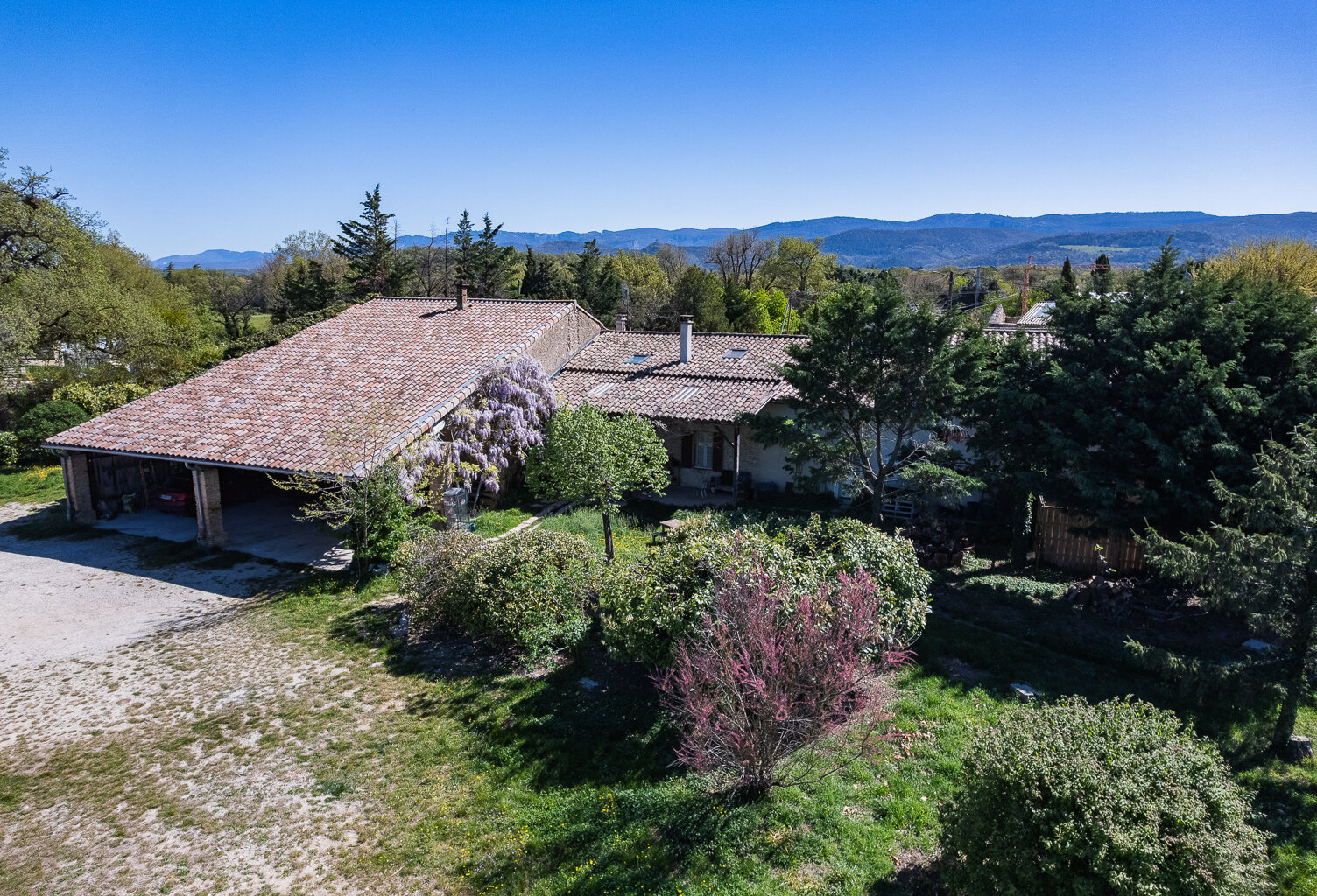 PROPRIÉTÉ DE 359 M2 SUR 1,17 HA   4 ESPACES DE VIE    26120 MONTVENDRE — photo 1