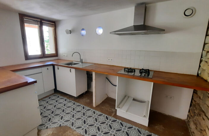 A VENDRE - MAISON DE VILLAGE - POMPIGNAN — photo 4