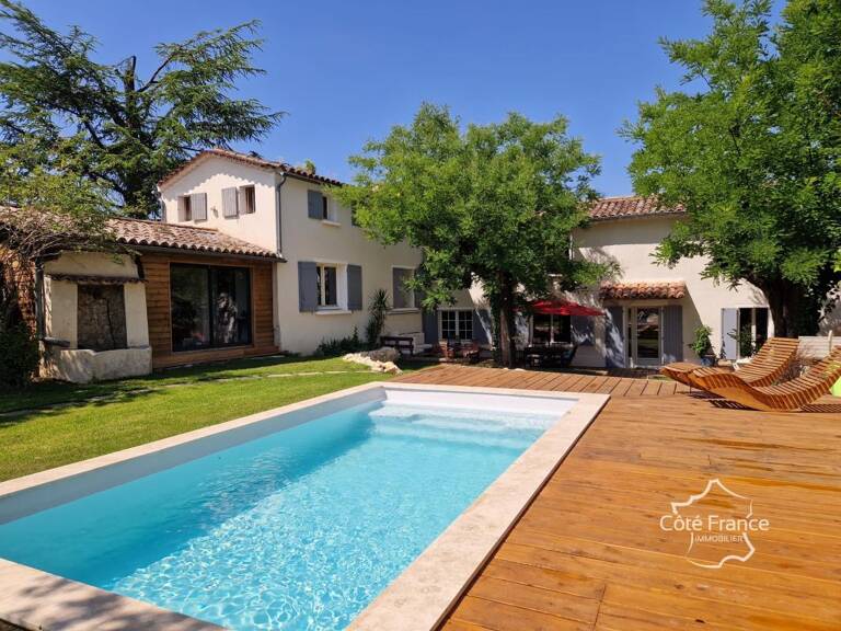 MAISON 217 M2 avec PISCINE — photo 1
