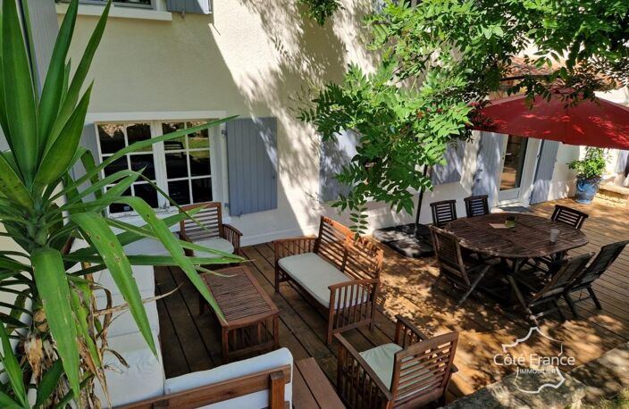 MAISON 217 M2 avec PISCINE — photo 3