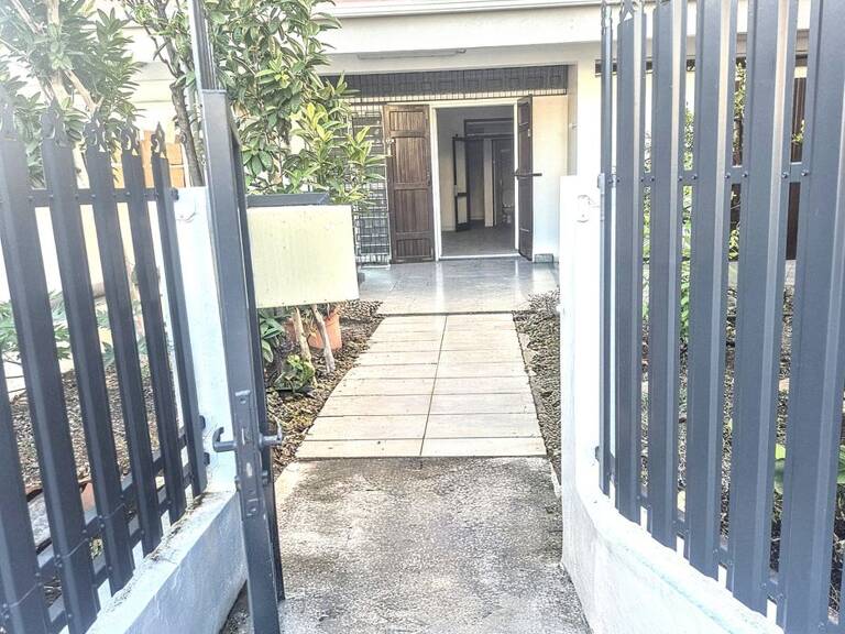 Appt T4 rdc avec un jardin 97400 Saint Denis — photo 1