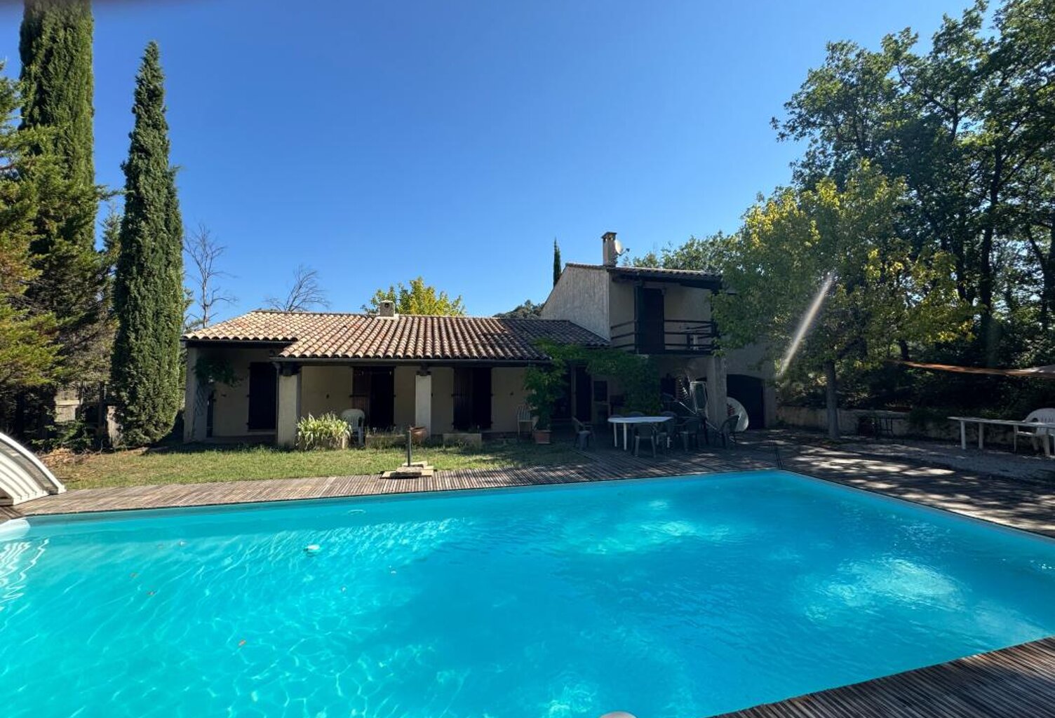 Maison avec piscine (3880m² de terrain) Allemagne-en-Provence — photo 1