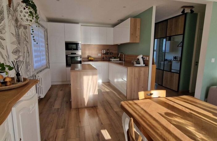 maison familiale entièrement rénovée élevée sur sous sol — photo 3