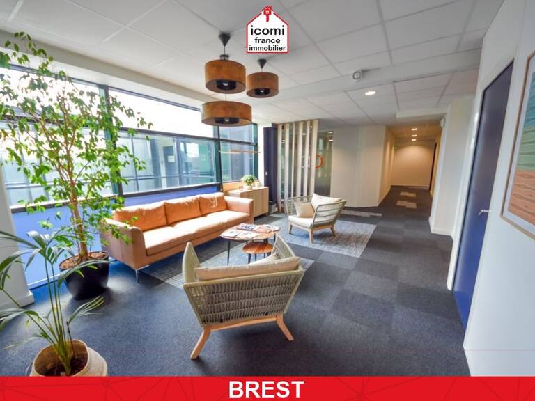 FINISTERE - Brest (29200) - A VENDRE - LOCAUX DISPONIBLES DE 462M² POUR 2027 - 14 BUREAUX - 2 SALLES DE REUNION - IMMEUBLE DALLE BETON DE 2011 - ASCENSEUR - 30 PLACES DE PARKING — photo 1