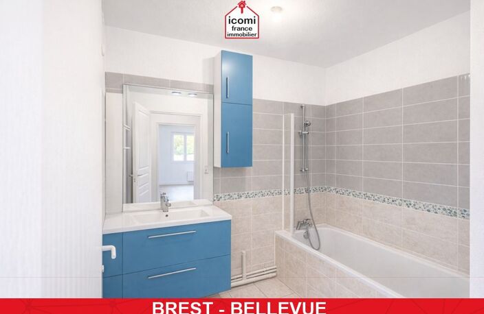 FINISTERE - Brest (29200) - A VENDRE - APPARTEMENT - T3 - LUMINEUX - DALLE BETON - ASCENSEUR - PLACE DE PARKING SOUTERRAIN PRIVEE ET SECURISEE - BIEN SITUE - BELLE EXPOSITION — photo 3