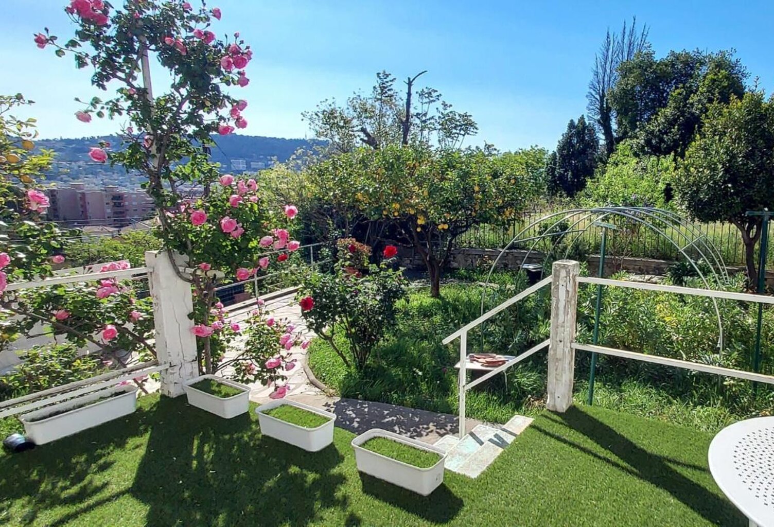 NICE CIMIEZ – 3 PIÈCES 77 m² - EN REZ-DE-JARDIN – L’ESPRIT D’UNE MAISON — photo 1
