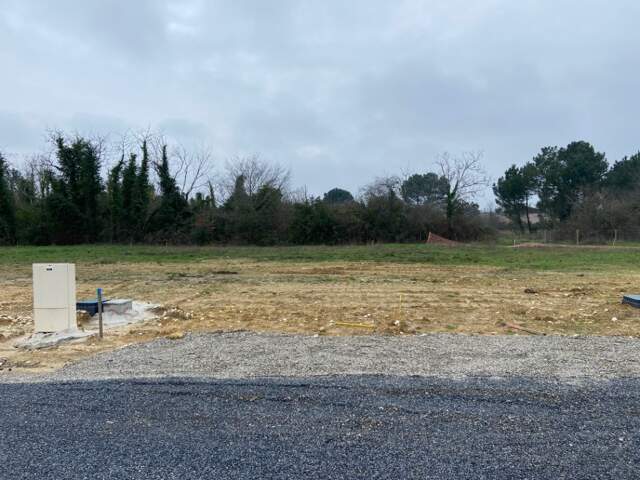 Terrain à bâtir à Arès (33740) — photo du bien