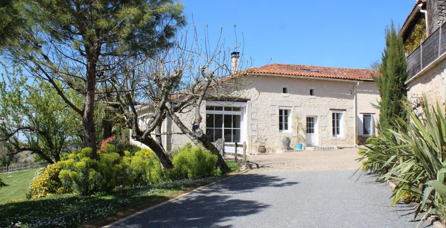 Maison en pierre rénovée – Belle vue sur la campagne — photo 1