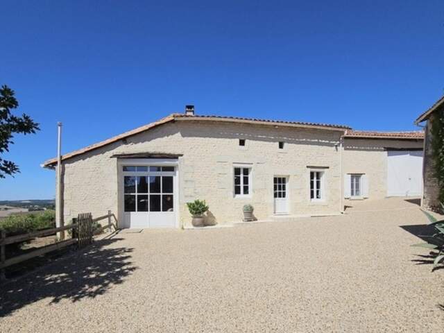 Maison en pierre rénovée – Belle vue sur la campagne — photo du bien