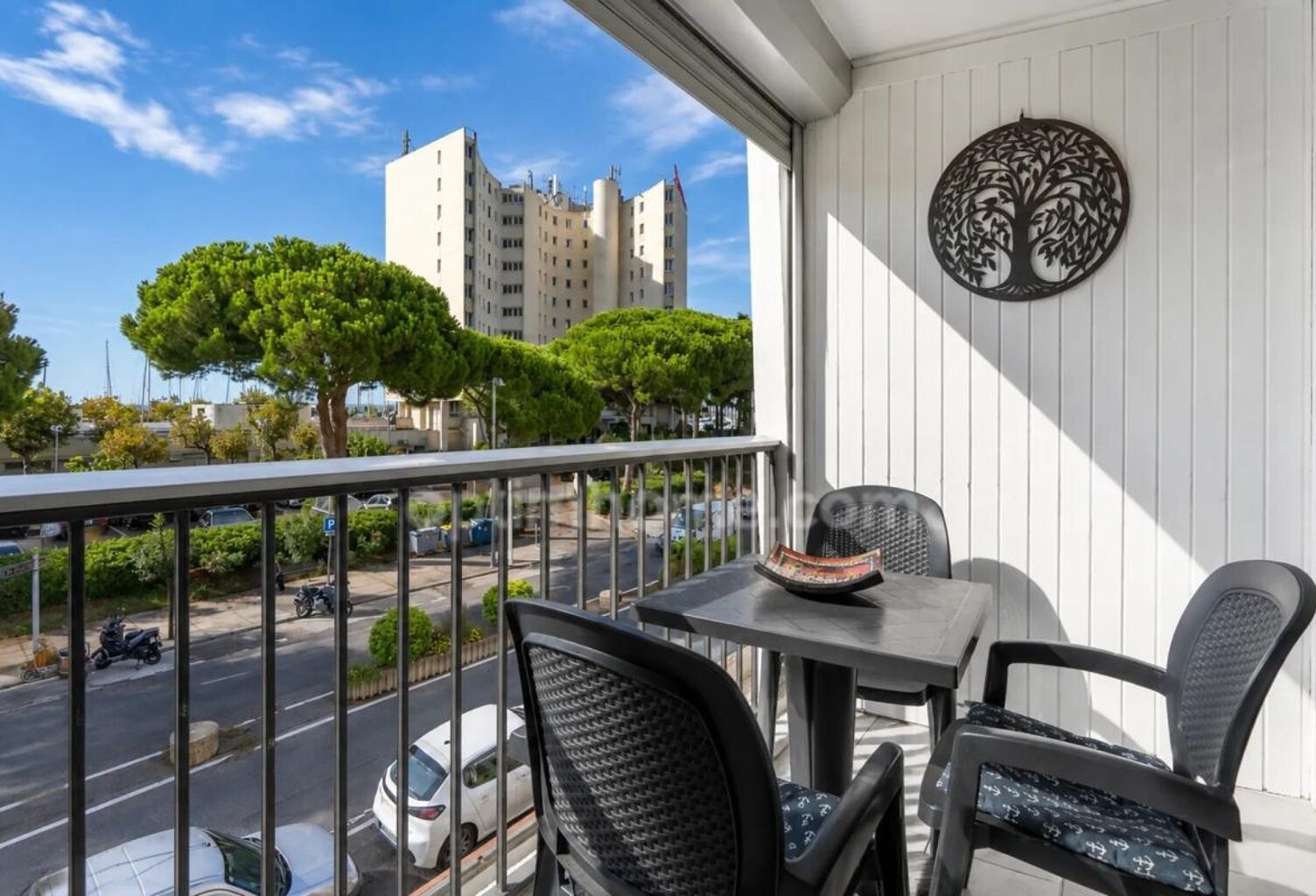 LA GRANDE-MOTTE (34280) – STUDIO CABINE AVEC COIN NUIT – 31,59 M² – BALCON – VUE MER & PORT – EXPOSITION SUD – ASCENSEUR — photo 1