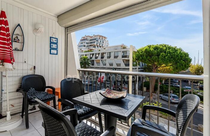 LA GRANDE-MOTTE (34280) – STUDIO CABINE AVEC COIN NUIT – 31,59 M² – BALCON – VUE MER & PORT – EXPOSITION SUD – ASCENSEUR — photo 2