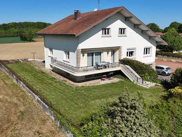 Maison de caractère de plus de 220 m² avec appartement indépendant – Entre Mâcon et Bourg-en-Bresse — photo du bien