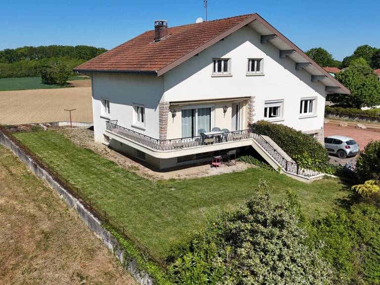 Maison de caractère de plus de 220 m² avec appartement indépendant – Entre Mâcon et Bourg-en-Bresse — photo 1