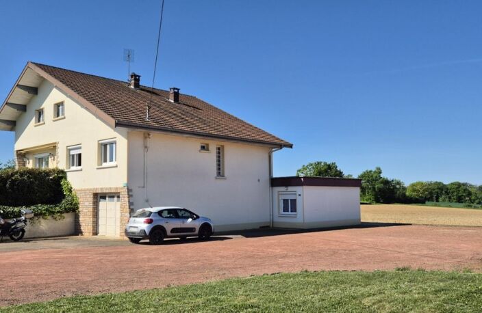 Maison de caractère de plus de 220 m² avec appartement indépendant – Entre Mâcon et Bourg-en-Bresse — photo 2