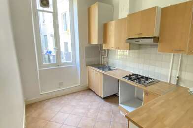 Appartement 3 pièces 876 €