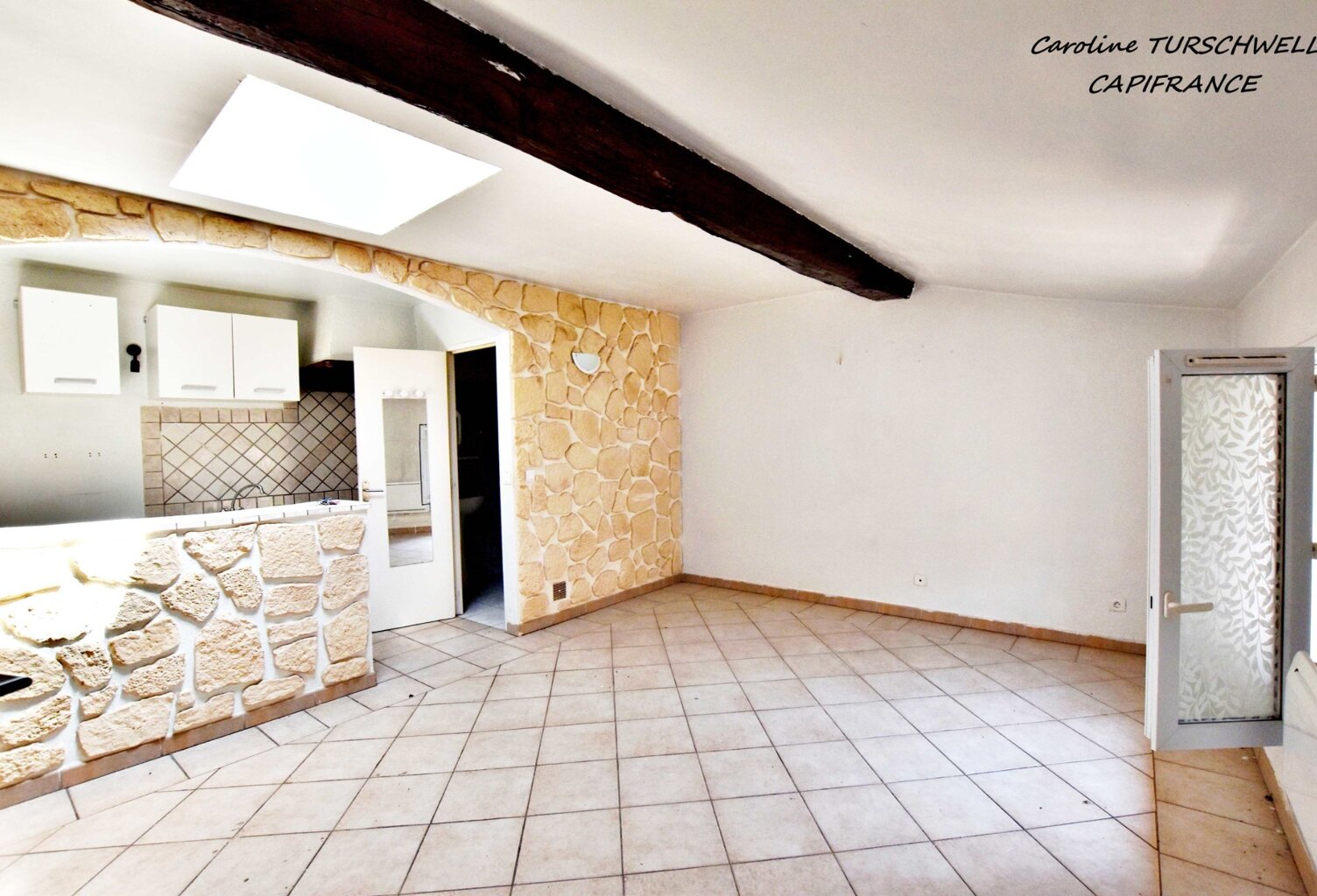 SOLLIES TOUCAS (83) - IMMEUBLE/MAISON DE VILLAGE DE 2 APPARTEMENTS + 1 LOCAL — photo 1