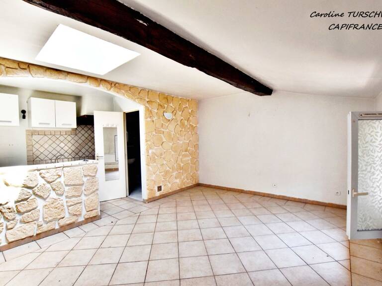 SOLLIES TOUCAS (83) - IMMEUBLE/MAISON DE VILLAGE DE 2 APPARTEMENTS + 1 LOCAL — photo 1