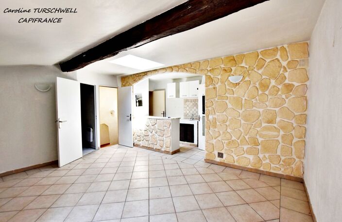 SOLLIES TOUCAS (83) - IMMEUBLE/MAISON DE VILLAGE DE 2 APPARTEMENTS + 1 LOCAL — photo 2