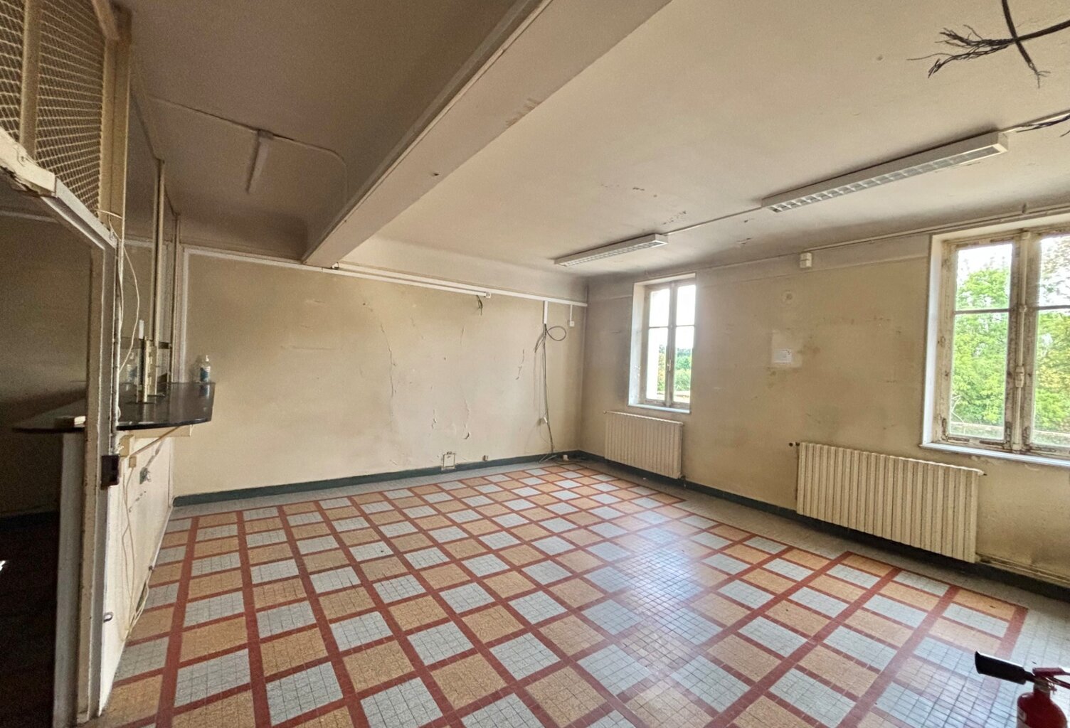À vendre – Habitation avec local commercial, emplacement privilégié CUFFY (18) — photo 1