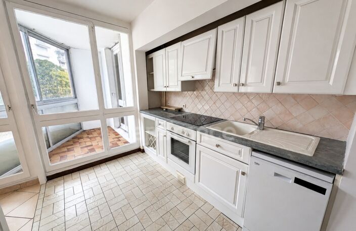 Appartement F2 avec loggia et parking - proche commerces et gare — photo 4