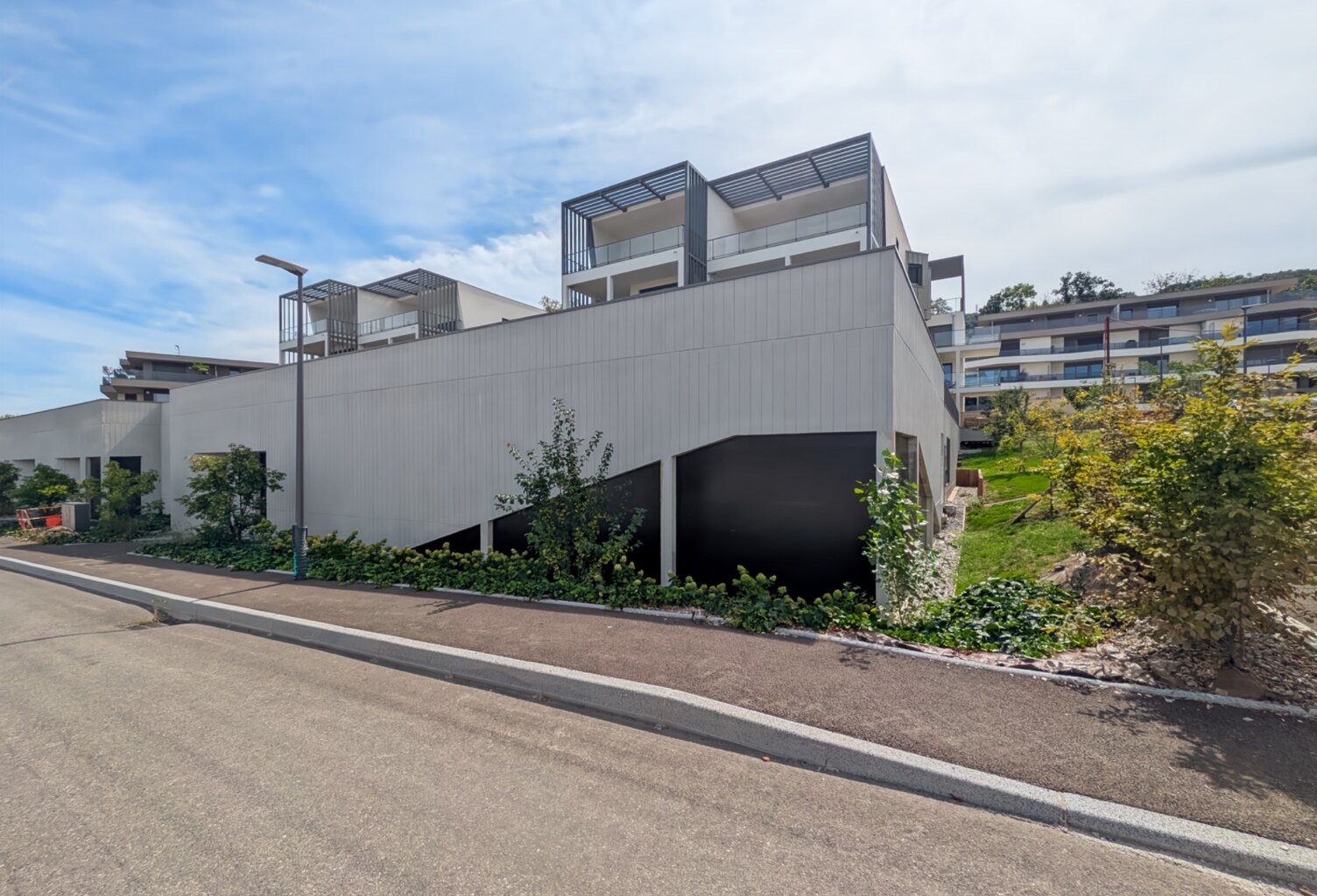 à vendre EVIAN LES BAINS (74) LOCAL COMMERCIAL DE 271 m² – UN EMPLACEMENT À FORT POTENTIEL — photo 1