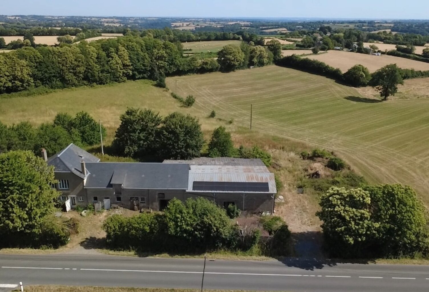 Maison à vendre 105 m² 3 chambres 6 pièces dépendances 6.5 hectares terrain et bois  AIGURANDE (36) — photo 1